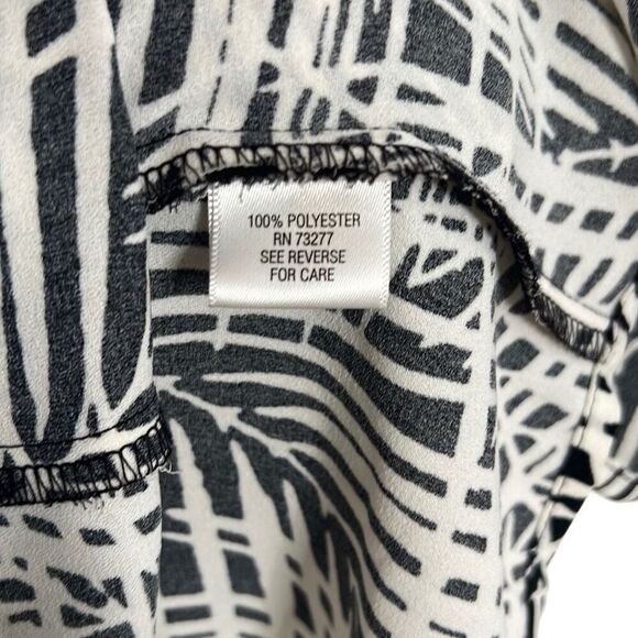 Apt. 9 Geometric Pleated Sleeveless V Neck Blouse Black White Size PM Petite - Picture 6 of 7